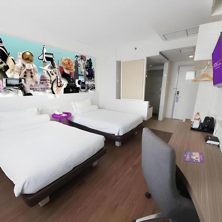 Royal Bay Hotel Makassar Exterior photo