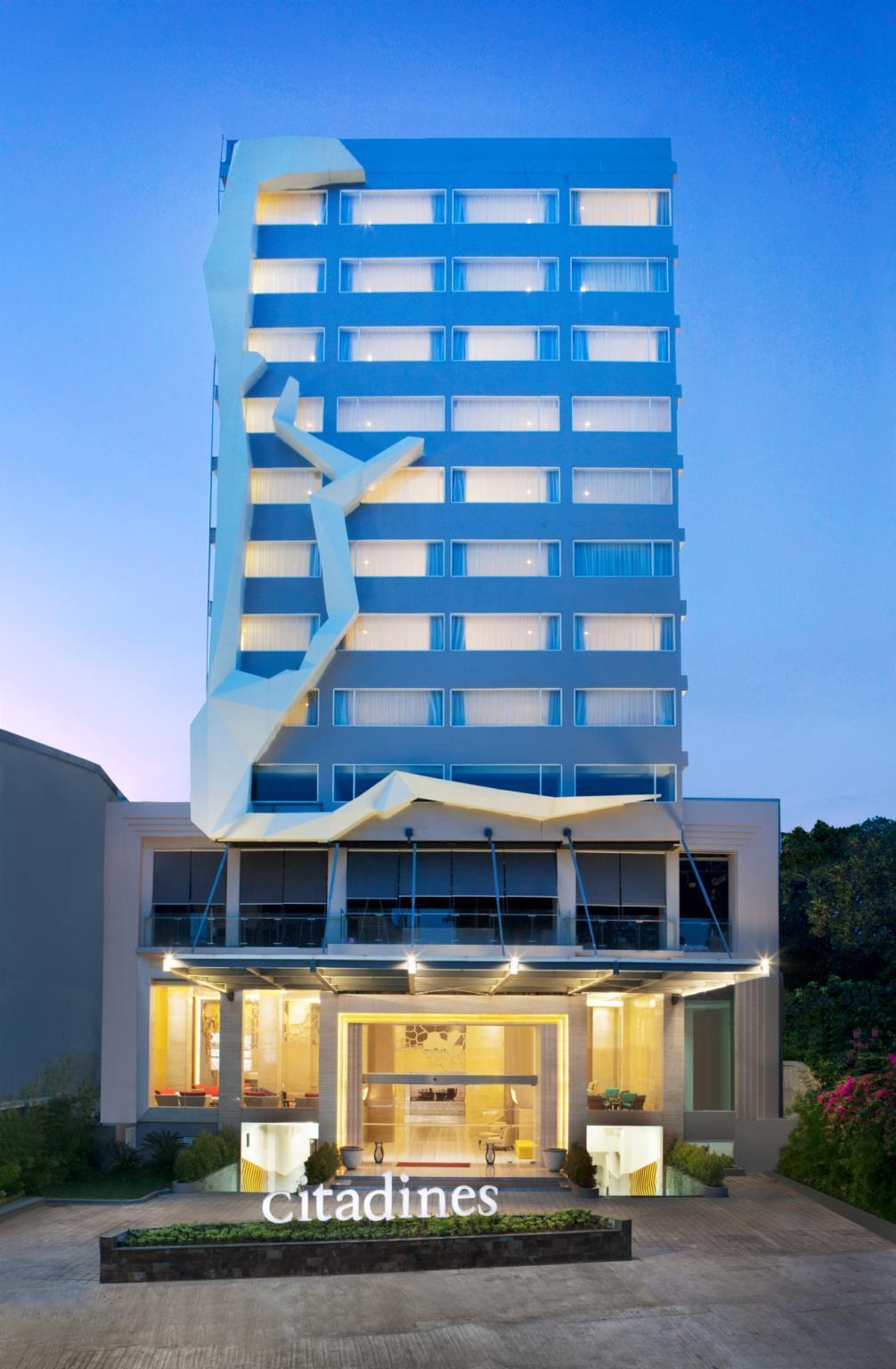 Royal Bay Hotel Makassar Exterior photo