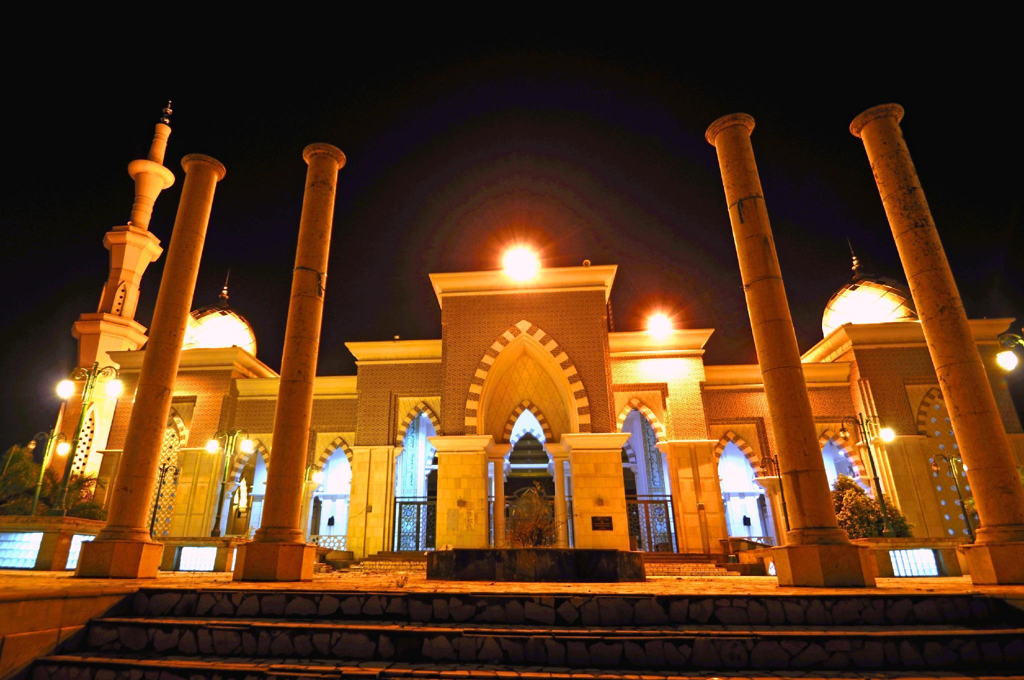 Royal Bay Hotel Makassar Exterior photo