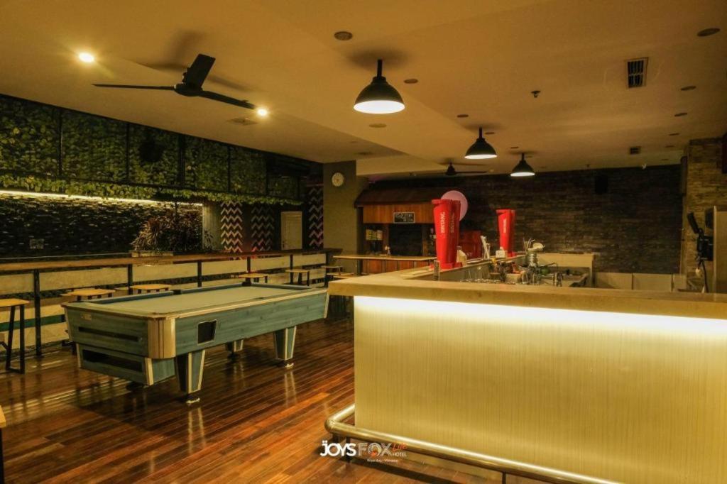 Royal Bay Hotel Makassar Exterior photo